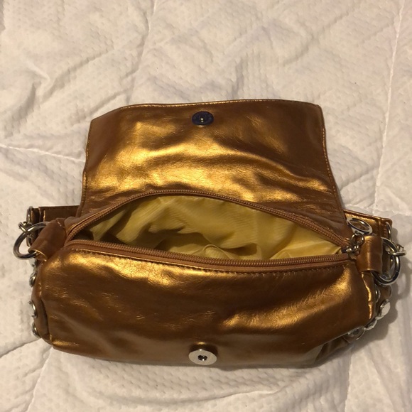 Golden patent leather New purse. - Picture 4 of 11